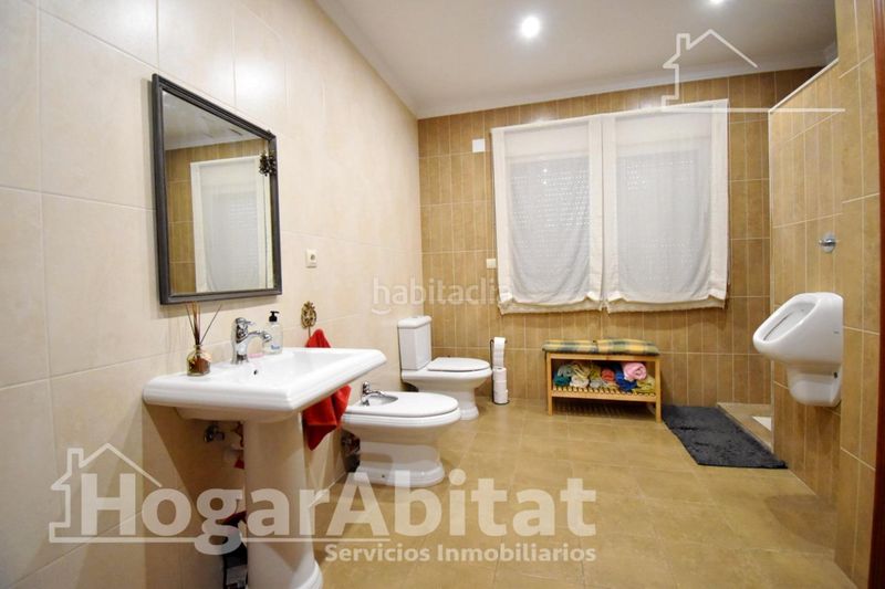 Foto 6035da2d-72ac-4d63-84e3-3c0c44877eb5. Casa amb aparcament a Almoines