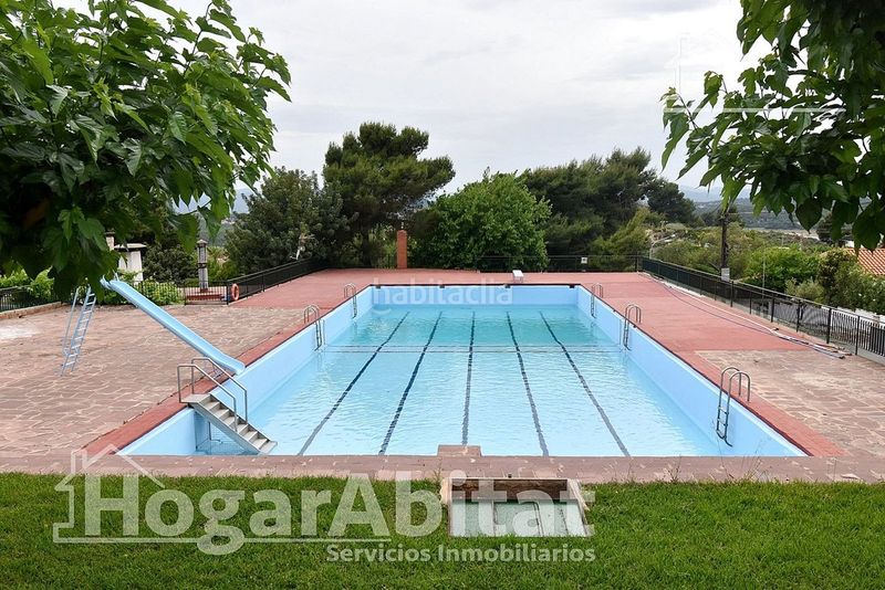 Foto a7ec7019-d3d9-4984-85d0-cf3d49a68041. Xalet amb piscina a Borriol