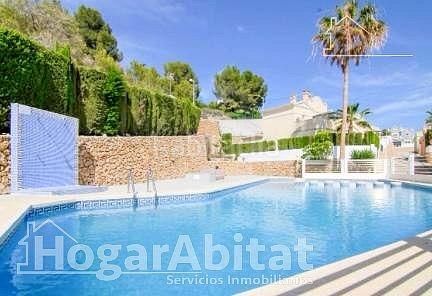 Foto bd7a22ce-f3b7-40ef-a73d-ef486d043000. Casa adossada amb aparcament piscina a Cometa Calp