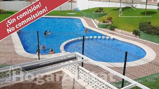 Pis  Urbanizacion lago jardin. Acogedor exterior en residencial de lujo con piscina, jardín y t