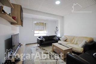 Flat  Calle gaieta garcia. Gran oportunidad! muy amplio de 4 dormitorios, con balcón junto