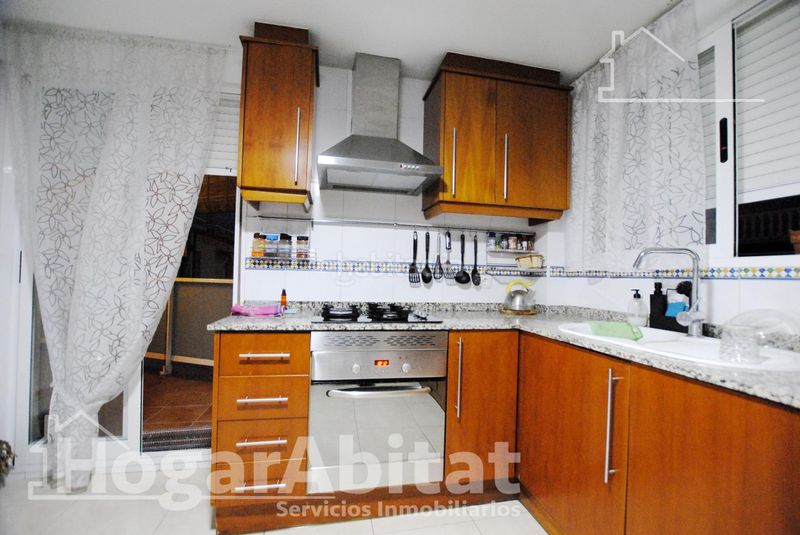 Foto 801f1d13-f266-4b29-ba00-643db1868681. Casa adossada amb aparcament a Beniflá