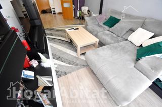 Appartement  Avenida sud-oest. Muy amplio con ascensor y trastero