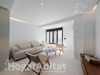 Pis  Calle gravina. Reformado con licencia tur�stica y ascensor muy cerca del mar