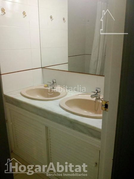 Foto 3314f523-fc37-4953-adfe-80db3da29350. Pis amb aparcament a La Buhaira Sevilla