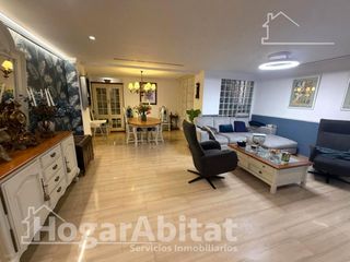 Appartement  Calle del ingeniero josé sirera. Reformado y amplio con balcón y ascensor