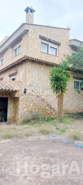 Foto c41e0f96-f36c-473e-ad2c-5a01483cf304. Casa amb aparcament a Casinos