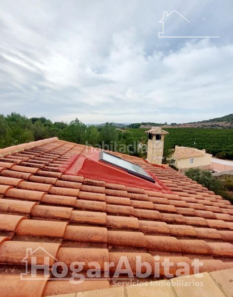 Foto c87d3b9c-9225-4f2b-8692-647d2560ea0c. Casa amb aparcament a Casinos