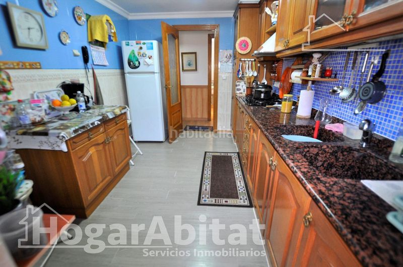 Piso muy amplio y reformado con balcón y ascensor en Valencia - Imagen 6