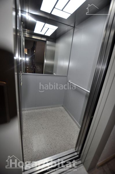 Piso muy amplio y reformado con balcón y ascensor en Valencia - Imagen 38