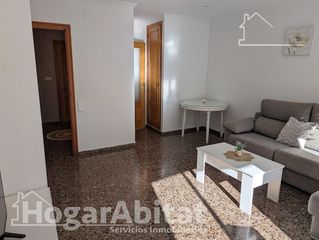 Etagenwohnung  Calle marqués de campo. Luz a raudales! semireformado con terraza y balcón, cerca del ce