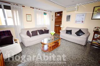 Appartement  Avenida al vedat. Muy amplio con balcón y ascensor junto al metro