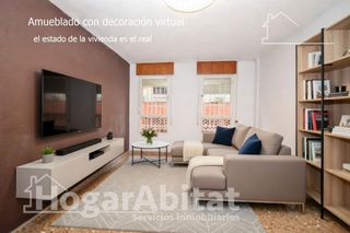 Flat  Calle alcasser. En buena zona! amplio, luminoso y semireformado con patio y asce