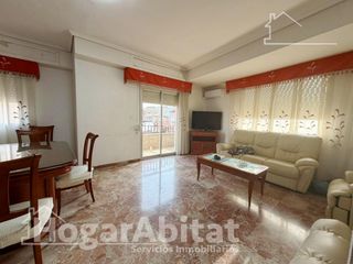 Pis  Calle virgen pilar. Muy luminoso con balcón junto al ayuntamiento