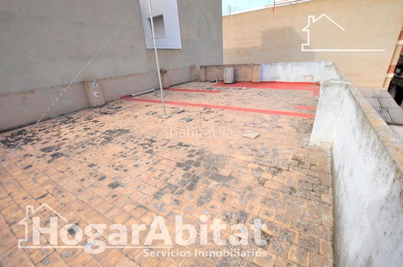 Foto efe8d3ee-af47-429d-9688-8a4a09473a55. Casa amb aparcament a Centro Xirivella