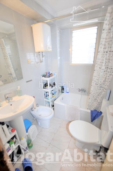 Foto 9604be59-a7d6-44a6-86a9-54396f483ea5. Pis a Avenida de la Paz Xirivella