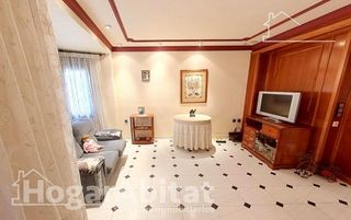 Flat  Calle valencia. Muy amplio con 4 dormitorios y balcón