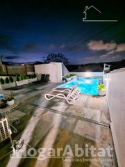 Xalet  Calle 03. Chalet reformado con amplio terreno, garaje, piscina y terraza