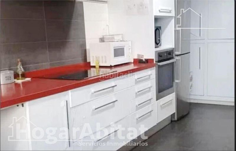 Foto a13bd331-d085-4846-a3dc-f23bc3511b15. Casa adossada amb aparcament a Polinyà de Xúquer