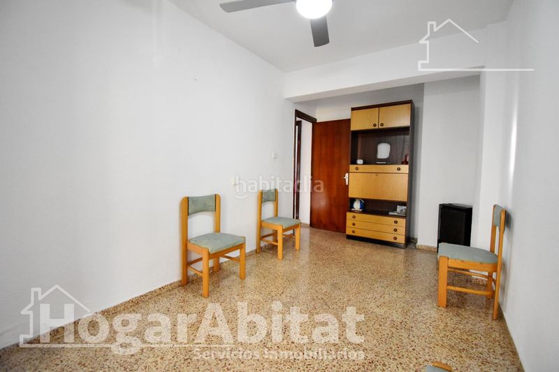 Foto f086f7e0-8a76-4e30-aa9c-75022affc155. Pis a Oliva pueblo Oliva