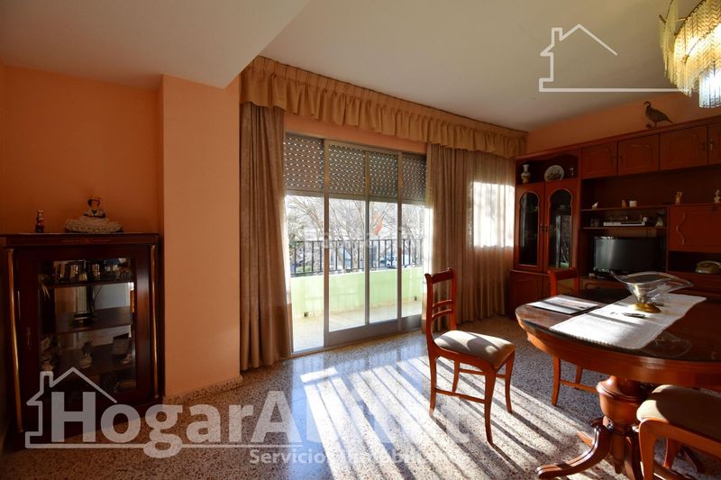 Foto fc6495d7-08ee-4b3a-aed8-1de7d15a4cb9. Pis a Oliva pueblo Oliva