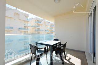 Flat  Avenida mediterránea. Vistas al mar! seminuevo  en residencial con piscina y garaje