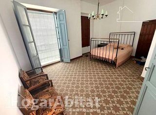 Casa  Calle rubio. Oportunidad, en pleno centro! casa espaciosa para reformar con b