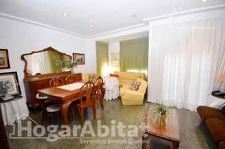 Pis  Calle reis catolics. Amplio y luminoso en el centro