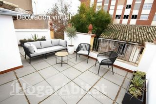 Casa  Calle fábrica. En pleno centro! casa amplia y semireformada, con bajo comercial