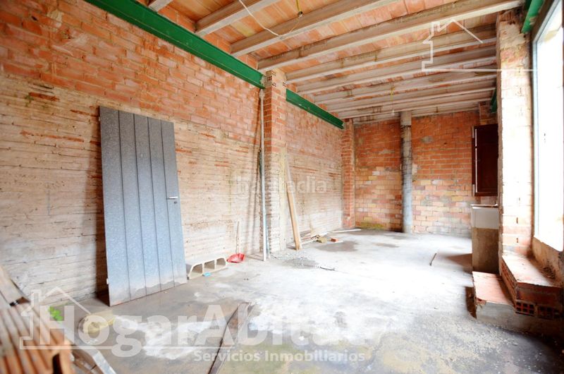 Foto b1239e2a-1598-48b0-9a7d-00cc51ade9e0. Casa amb aparcament a Piles