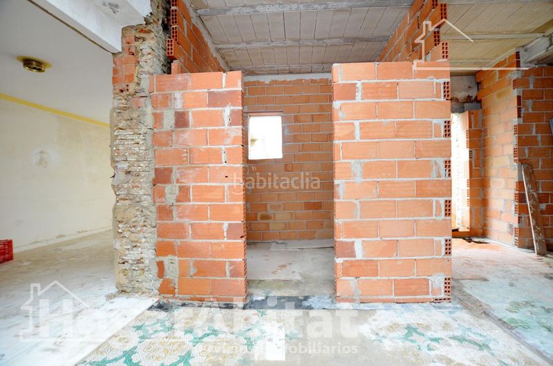 Foto f694f863-5e7d-43b5-86e2-3f43a557dabe. Casa amb aparcament a Piles