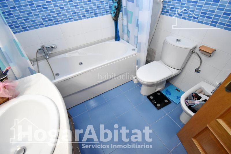 Foto 6c8b6d23-ca2a-46d0-b67c-b7048c2ce69b. Casa adossada amb calefacció aparcament a Centro Almazora / Almassora