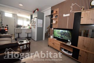 House  Calle de sagrada familia. Amplia casa reformada con terraza