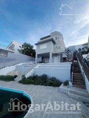 Chalet  Calle port de contreras. Precioso chalet con piscina, garaje, terraza y barbacoa