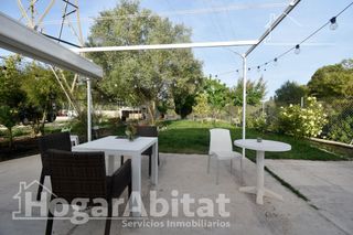 Chalet  Calle menorca. Encantador chalet! amplio y reformado con parking, terraza y par
