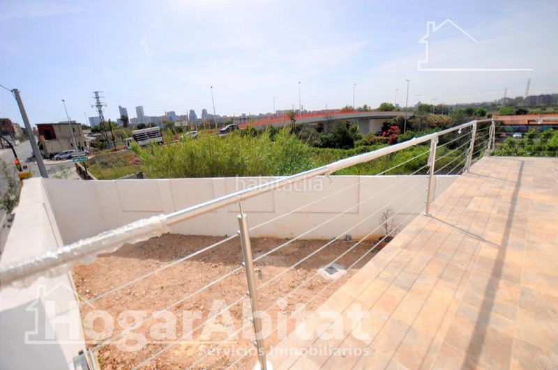 Foto 0250a905-3170-4149-83ce-d88bac88b226. Casa amb aparcament a Benimàmet Valencia