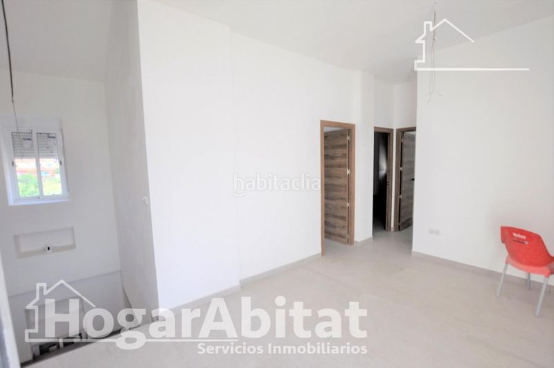 Foto 0bab18d7-39d2-495e-9b1b-12e45bc5d3a3. Casa amb aparcament a Benimàmet Valencia