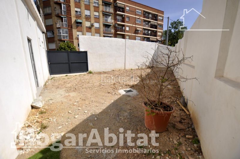 Foto 2f82b8b4-c65b-4696-824a-5d12723269ee. Casa amb aparcament a Benimàmet Valencia