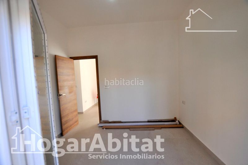 Foto 322bb95c-ea55-4a7b-8964-ecdbafece3d8. Casa amb aparcament a Benimàmet Valencia