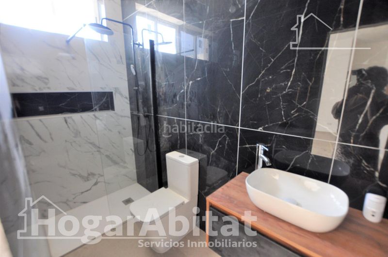 Foto 3e3319f0-6bd5-4cc2-b612-844229752e6e. Casa amb aparcament a Benimàmet Valencia