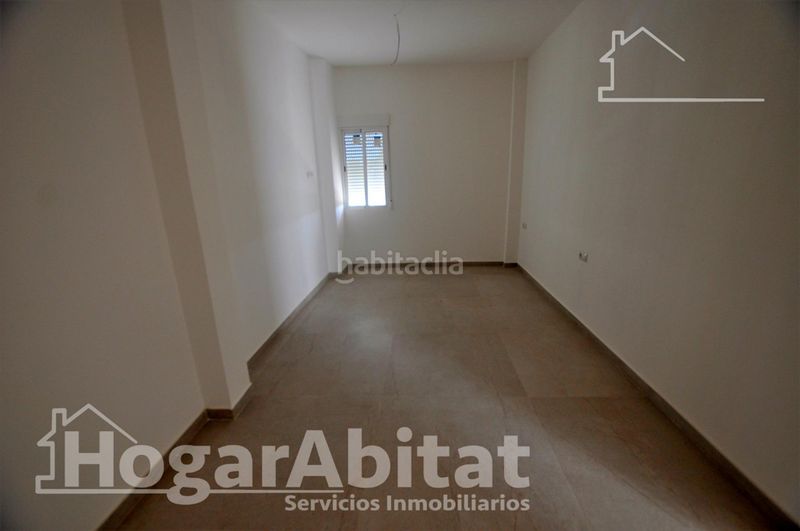 Foto 4b7ad5ea-af45-4403-8e87-bc3a7d8545af. Casa amb aparcament a Benimàmet Valencia