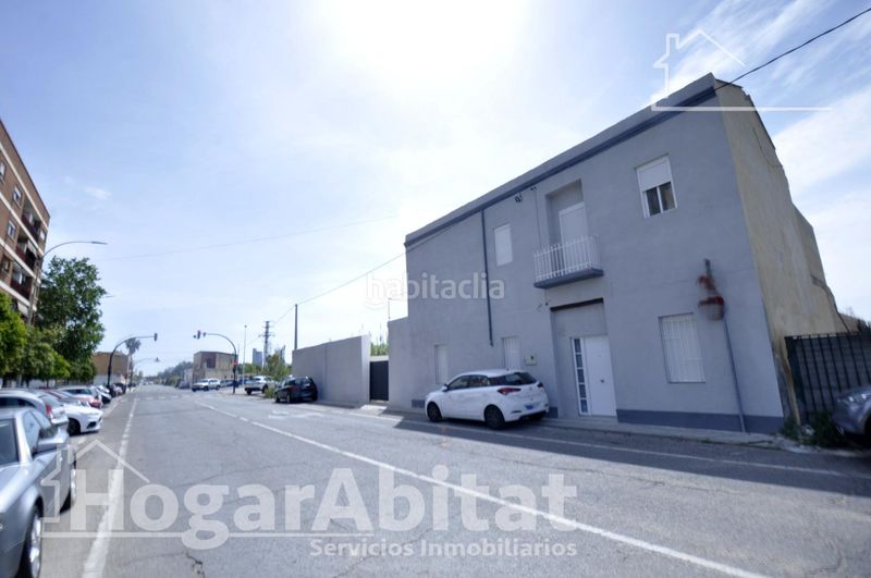 Foto 5d1b4751-0ce4-4bdb-9cbc-e64974a5f00d. Casa amb aparcament a Benimàmet Valencia
