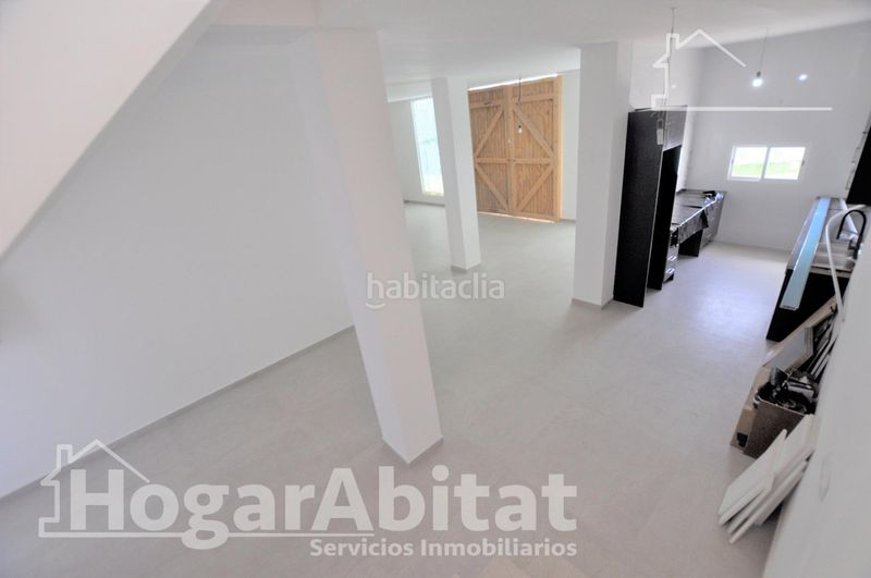 Foto 60136892-0d6d-4abc-a177-98a5a47e169d. Casa amb aparcament a Benimàmet Valencia