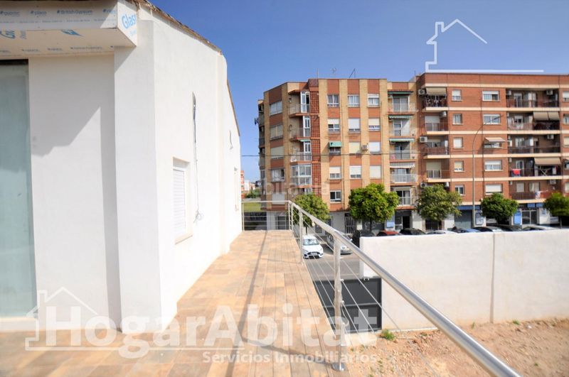 Foto 65a7883f-74ae-47a2-af33-03877f4f2a12. Casa amb aparcament a Benimàmet Valencia