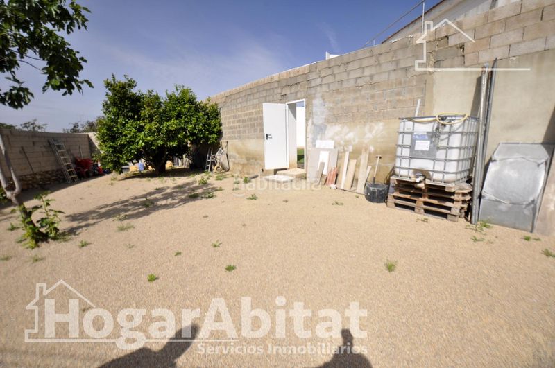 Foto a43c5ff0-9117-4e33-b900-03ceb5a91944. Casa amb aparcament a Benimàmet Valencia