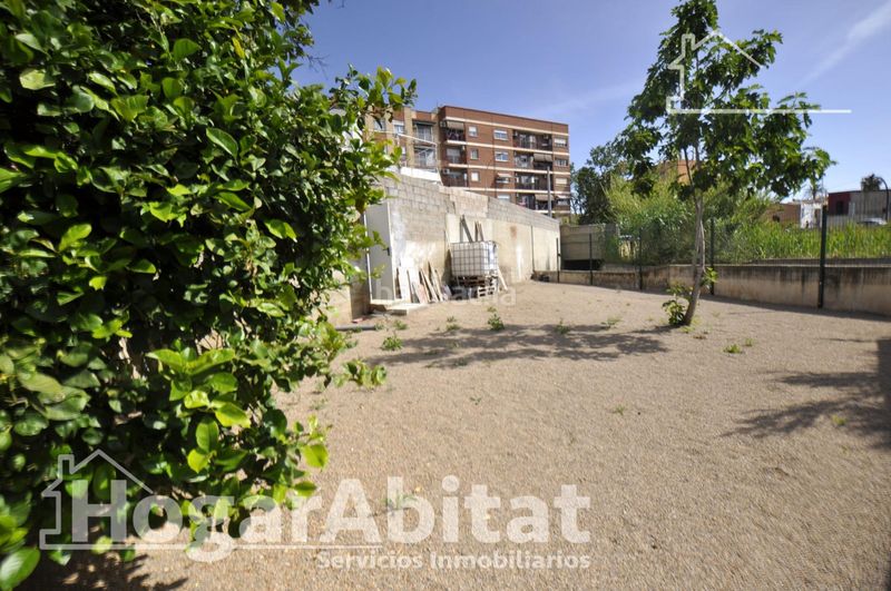 Foto a55a4792-3b62-4c49-adf6-dd948330a0f0. Casa amb aparcament a Benimàmet Valencia