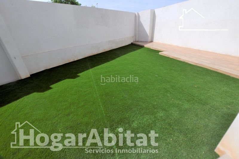 Foto a95d3f3b-e336-4ad2-be2b-762bd4fc0fef. Casa amb aparcament a Benimàmet Valencia