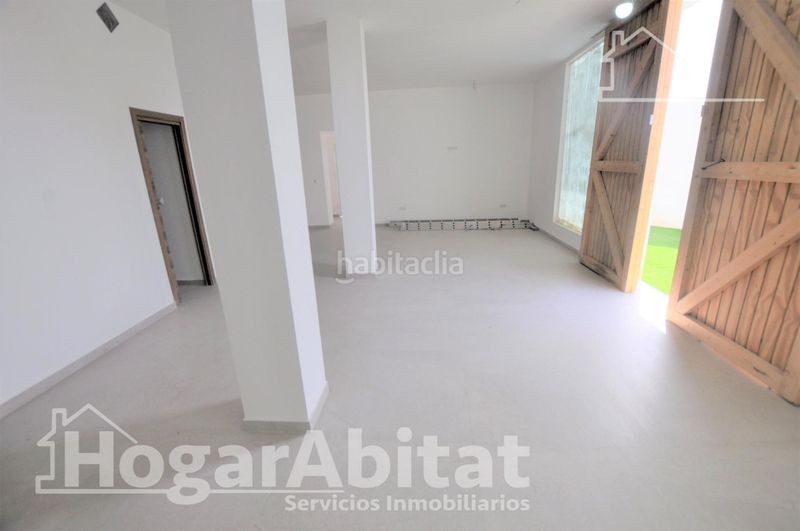 Foto aafb5740-8952-471c-926b-fd1428f62ea2. Casa amb aparcament a Benimàmet Valencia