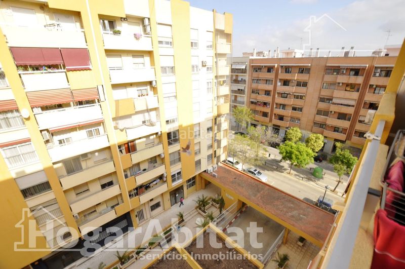 Piso alto, amplio y luminoso con balcón y ascensor en Valencia - Imagen 12