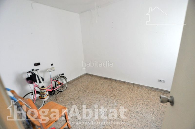 Piso alto, amplio y luminoso con balcón y ascensor en Valencia - Imagen 18